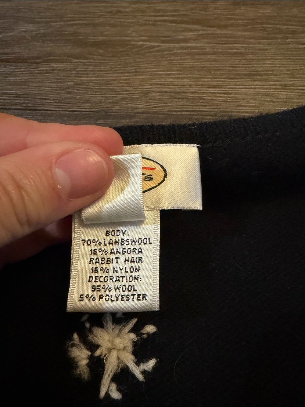 Talbots Women’s Black Lambswool Angora Embroidered Snowflakes Angel Cardigan M - Picture 6 of 7